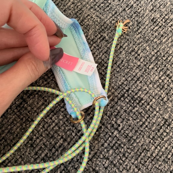 VS Bikini - 34B top, M bottom - Picture 4 of 4
